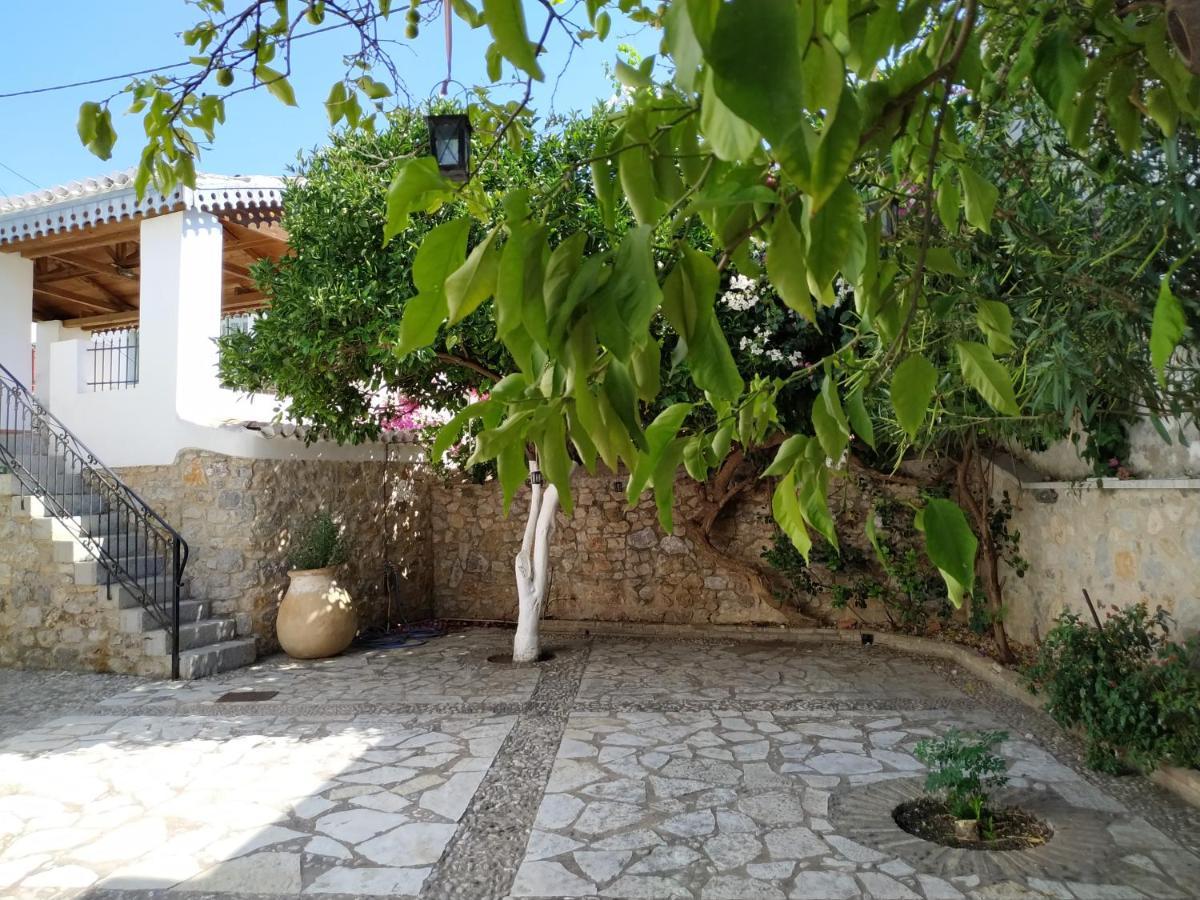 Liknon Guesthouse Villa Galaxídhion Buitenkant foto