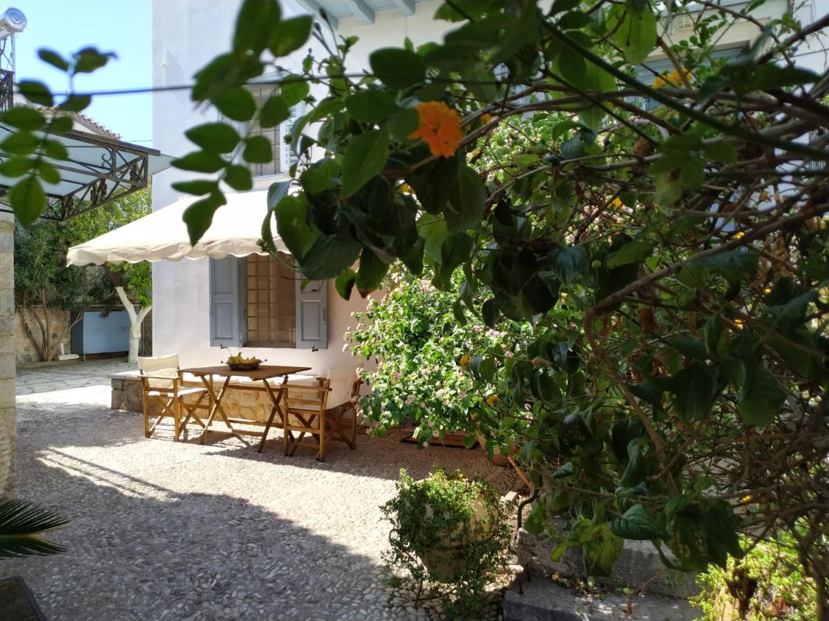 Liknon Guesthouse Villa Galaxídhion Buitenkant foto